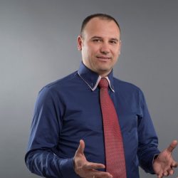 -в-Мениджър-честно-e1664521610405.jpg